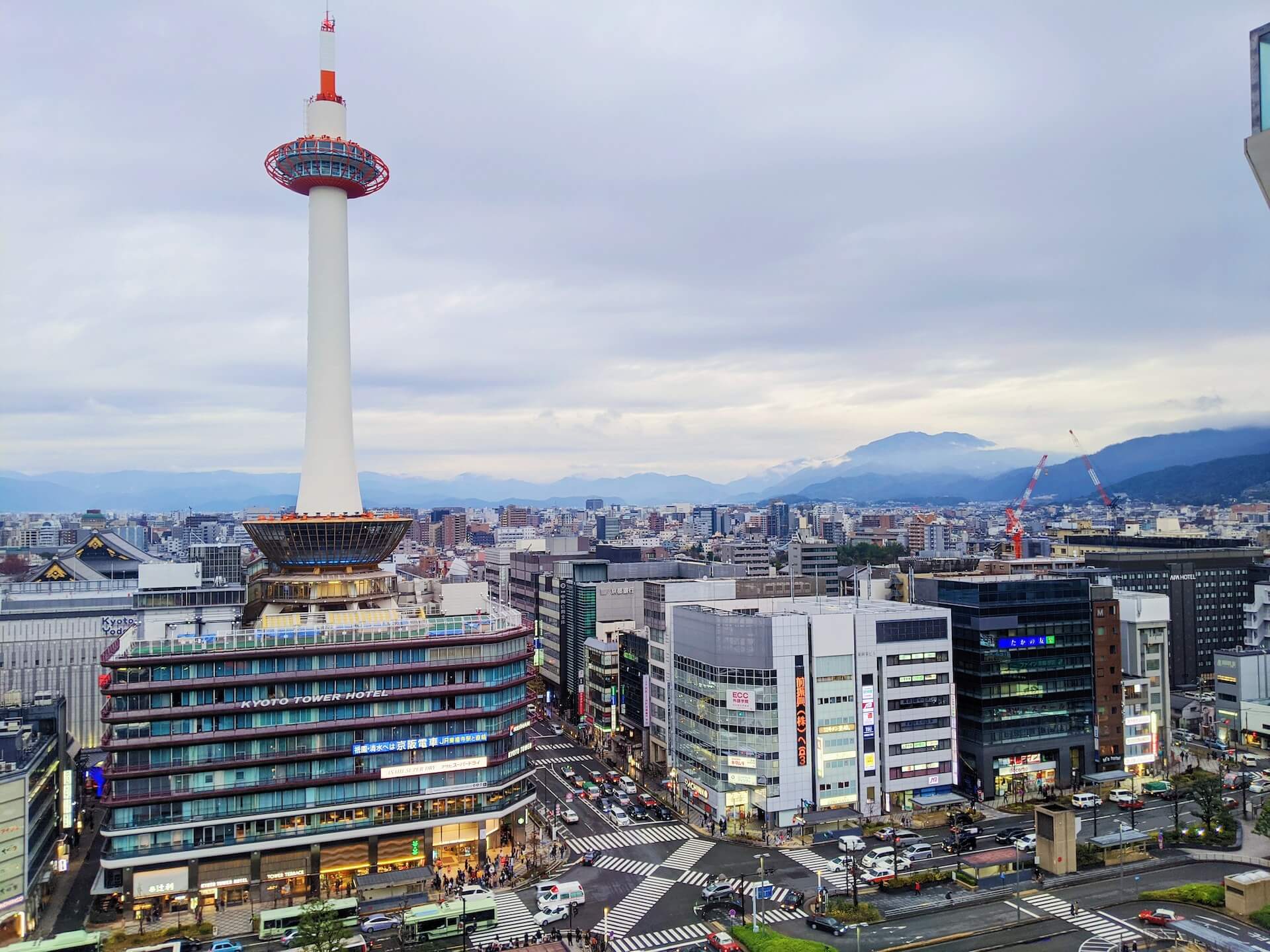 Kyoto-Tower - Traveling Pari